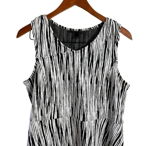 Lane Bryant Dress Size 16 Black and White Zebra Striped Knee Length Sleeveless - Picture 3 of 8